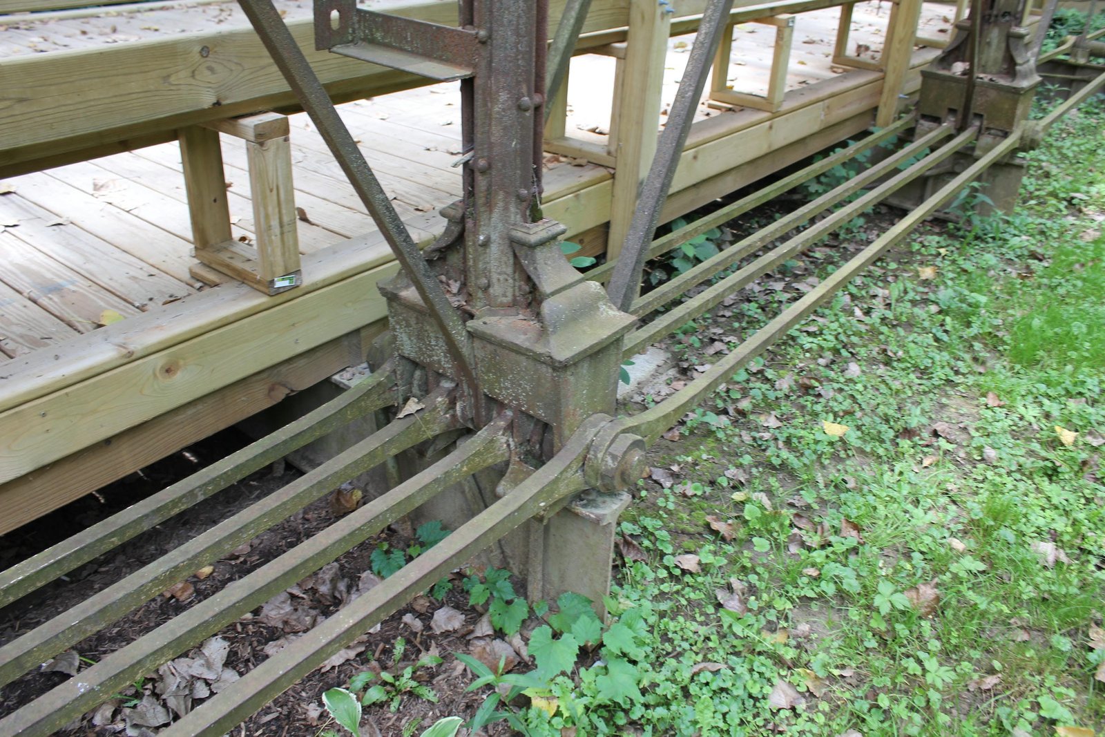 Lower connection